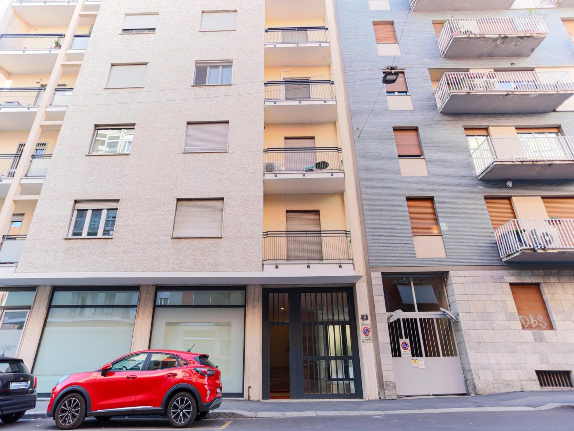 The Best Rent - Spacious And Renovated Multi-Room Apartment In The Missori Area Mediolan Zewnętrze zdjęcie